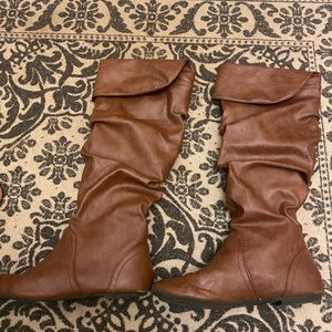 Size 10 slouchy brown boots